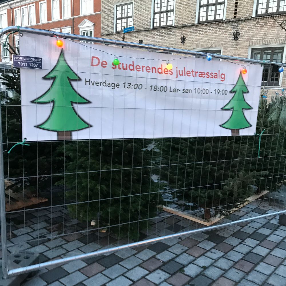 Sæsonbanner ved juletræssalg